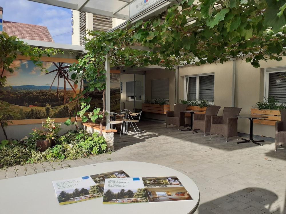 Hotel Tabor Maribor Exterior foto
